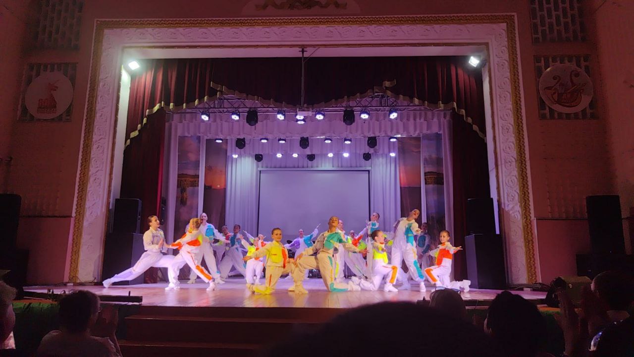 photo 5271842296373050310 y